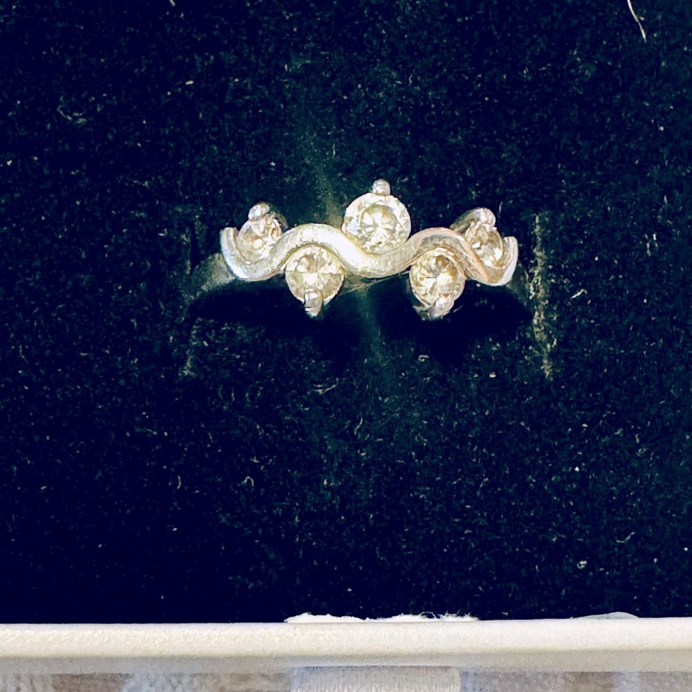 New channel set ring  5-.25 white sapphire stones set in sterling silver size 8